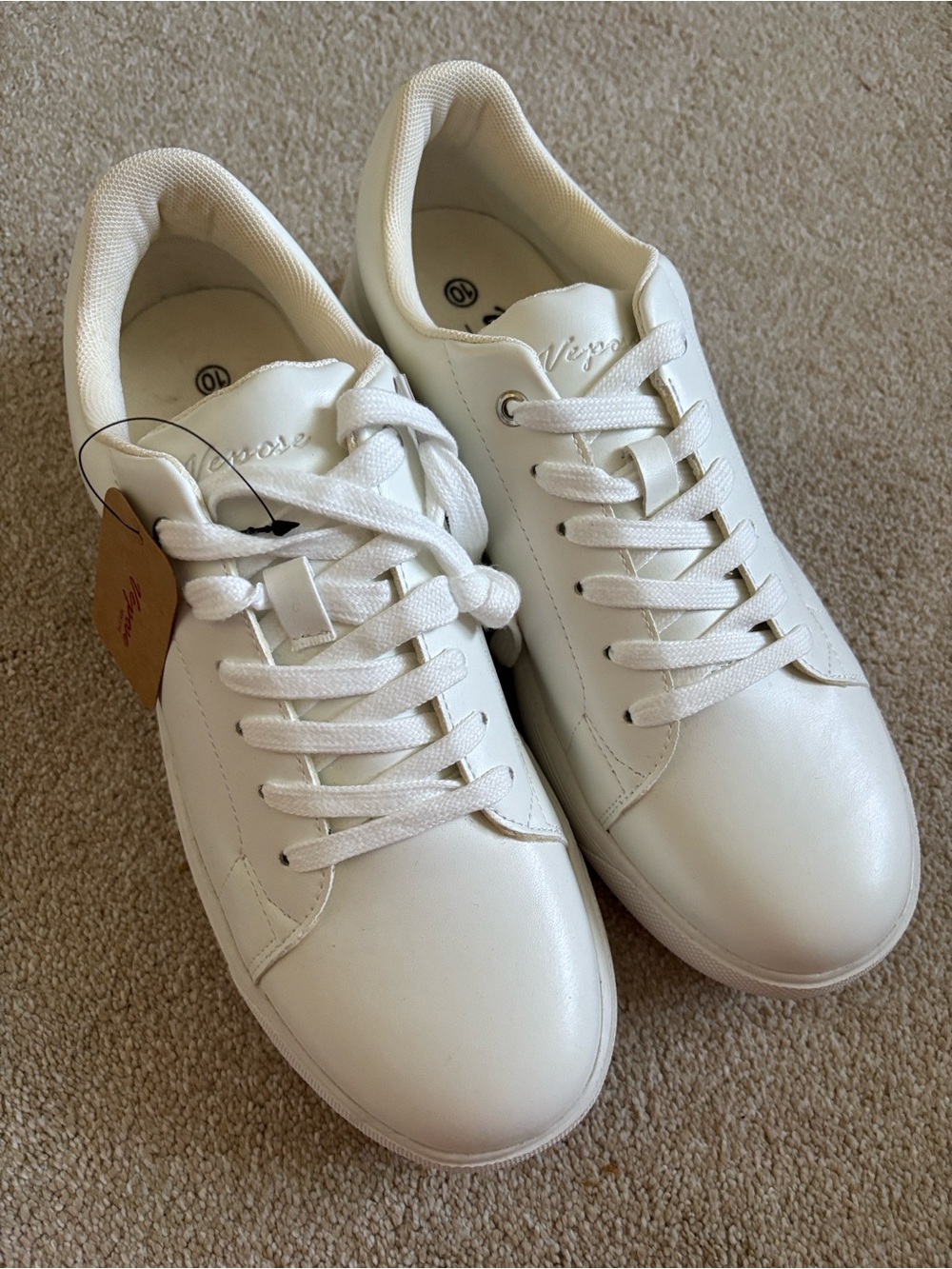 NWT Vepose New York White Low Top Tennis Shoes Size 10